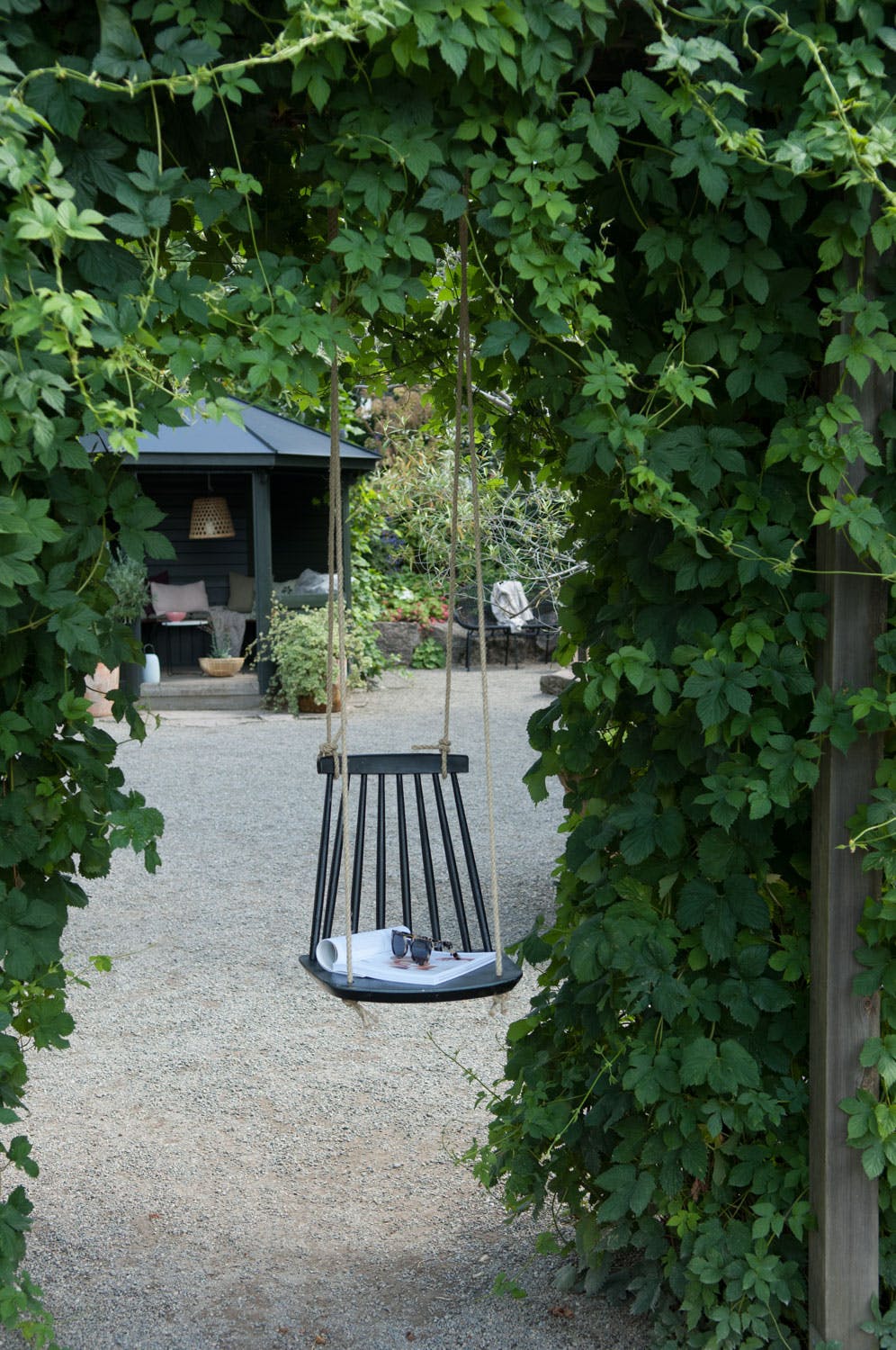 Gyng i favorittstolen din ute! Hagehuske laget av en gammel pinnestol